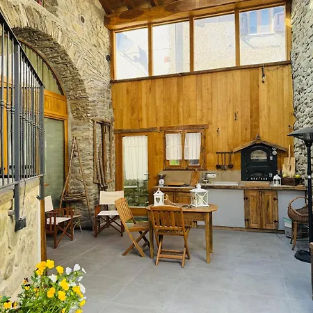 Feriehus Incantevole Casa Tra Le Vie Di Un Antico Borgo Cerreto Alpi