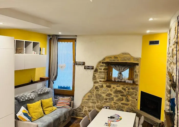 Vakantiehuis Incantevole Casa Tra Le Vie Di Un Antico Borgo Cerreto Alpi