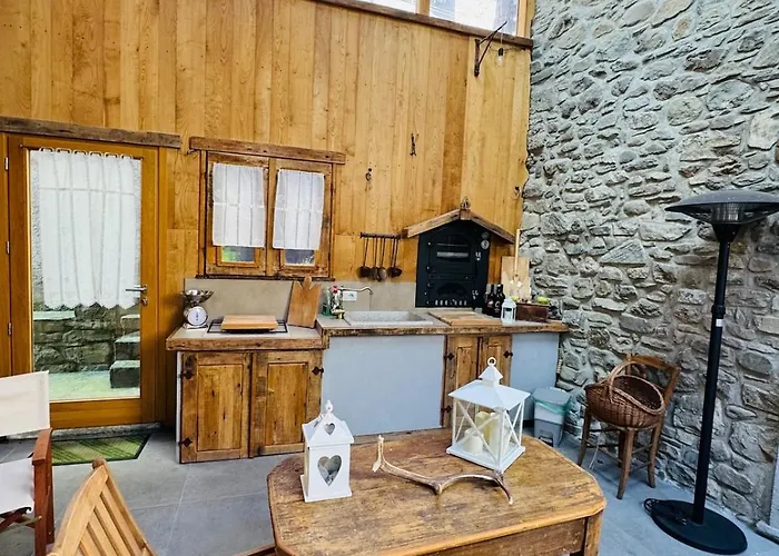 Vakantiehuis Incantevole Casa Tra Le Vie Di Un Antico Borgo Cerreto Alpi