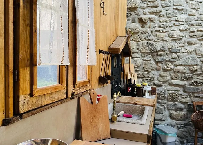 Incantevole Casa Tra Le Vie Di Un Antico Borgo Cerreto Alpi